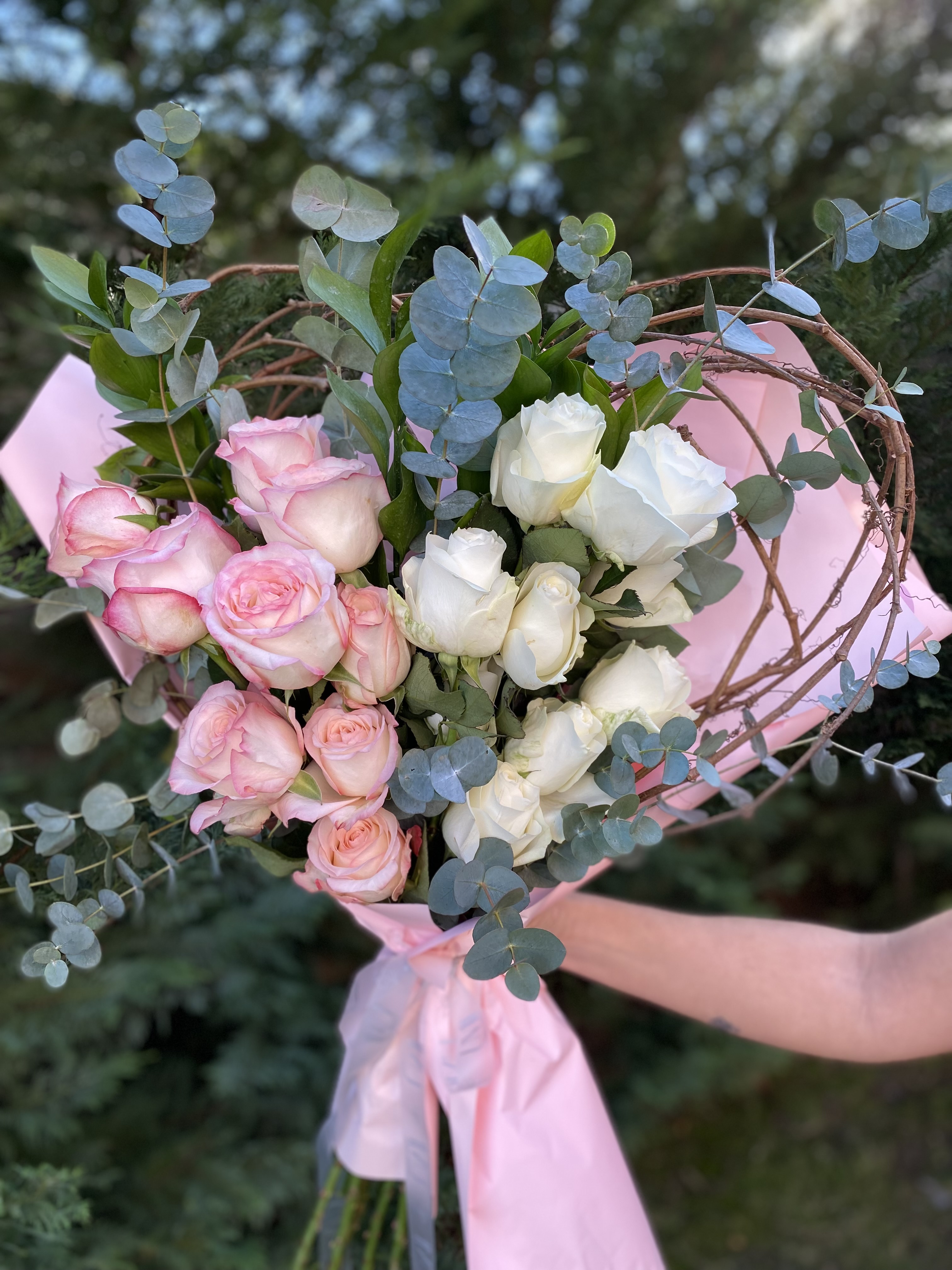 Sweet Romance Kalp Dallı 18'li Gül Buketi
