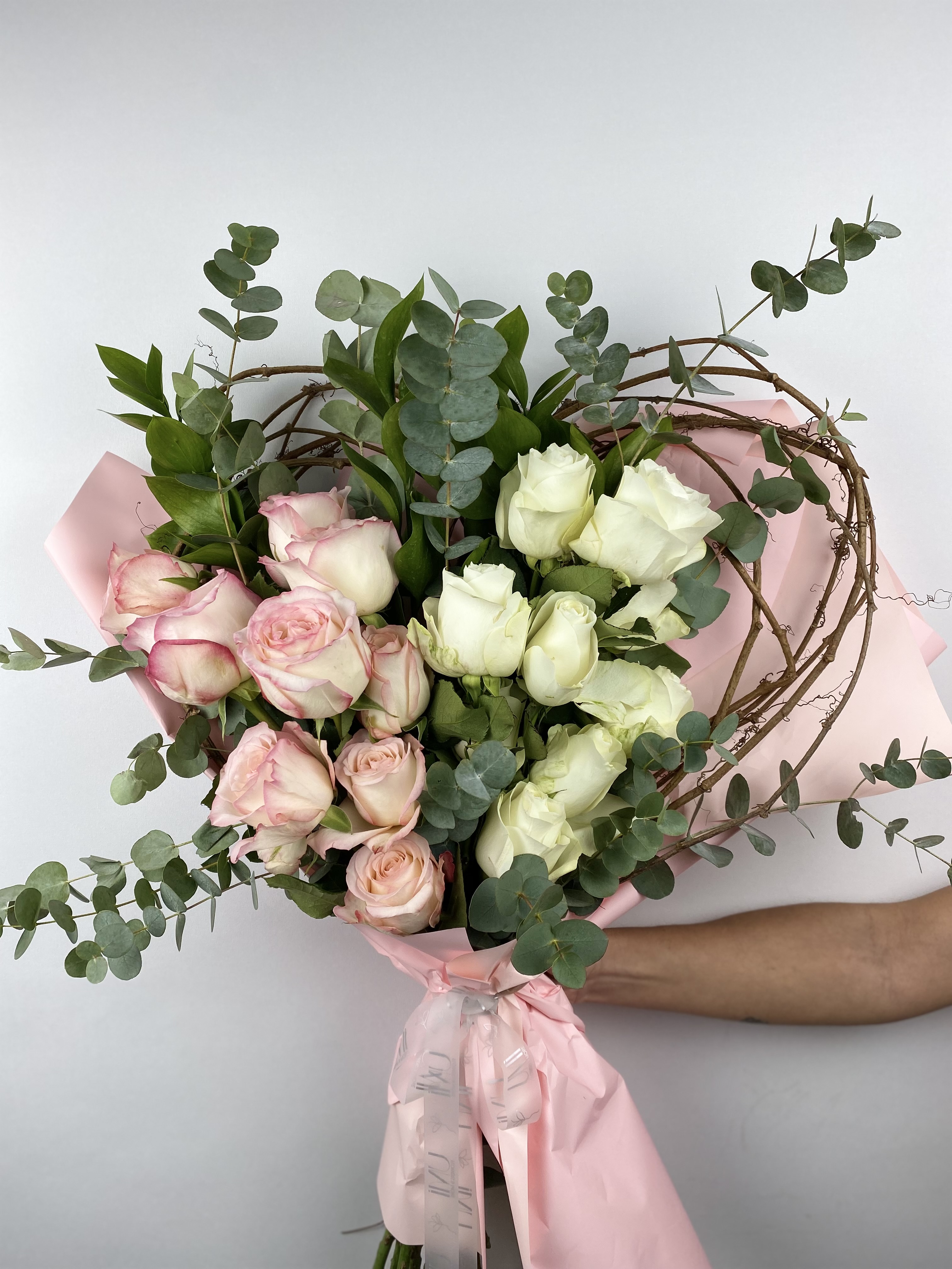 Sweet Romance Kalp Dallı 18'li Gül Buketi