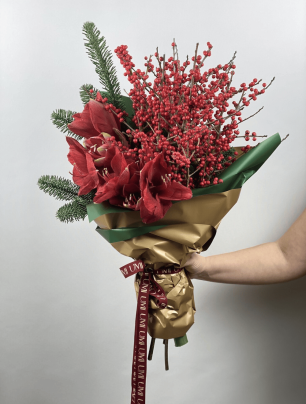 Frostfire İlex ve Amaryllis Yılbaşı Buketi