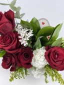 Love Letters in Bloom Kalpli Zarfta Kırmızı Güller