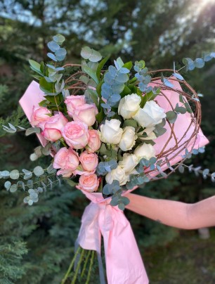 Sweet Romance Kalp Dallı 18'li Gül Buketi