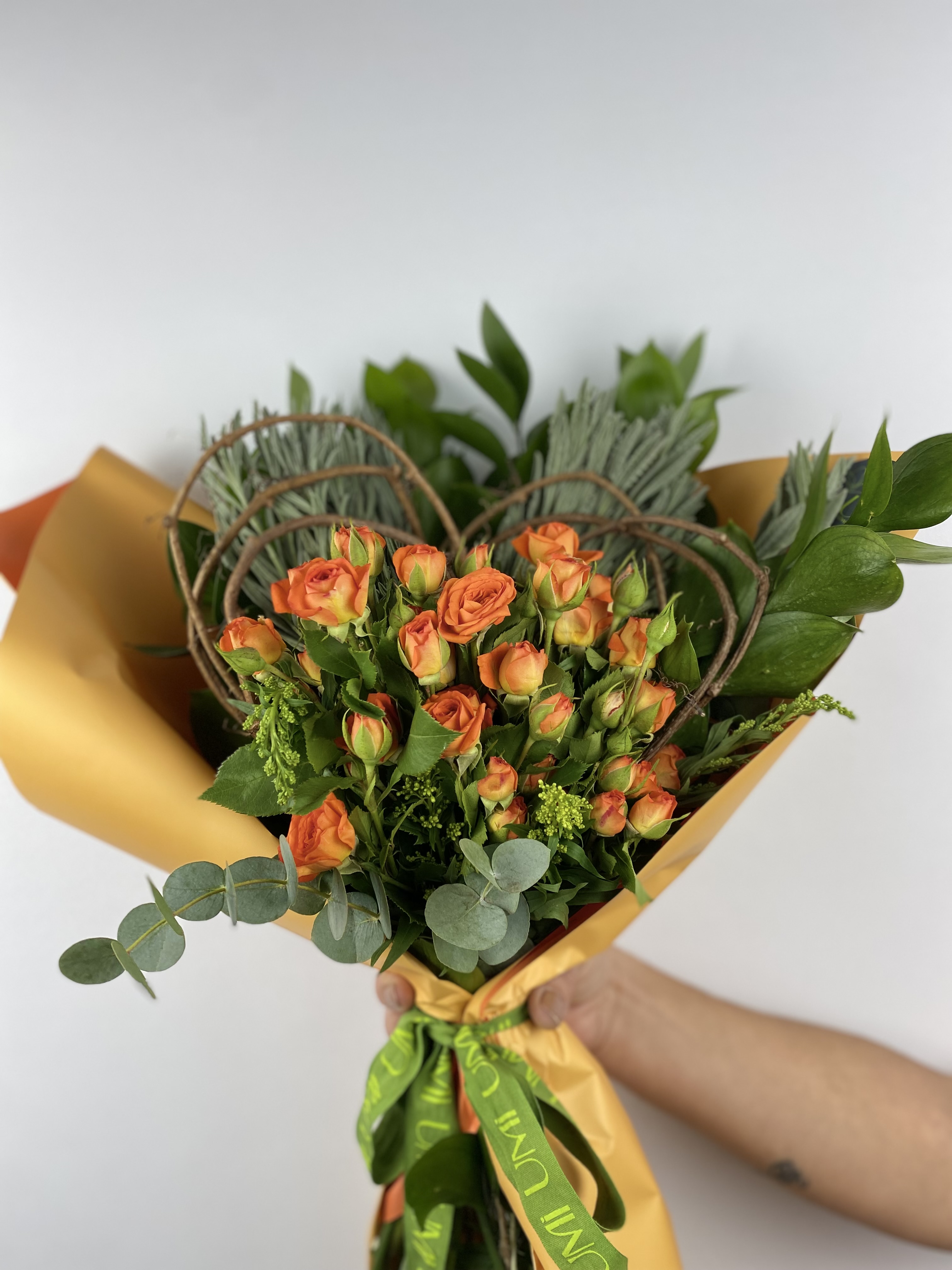Orange Delight Kalpli Turuncu Sprey Gül Buketi