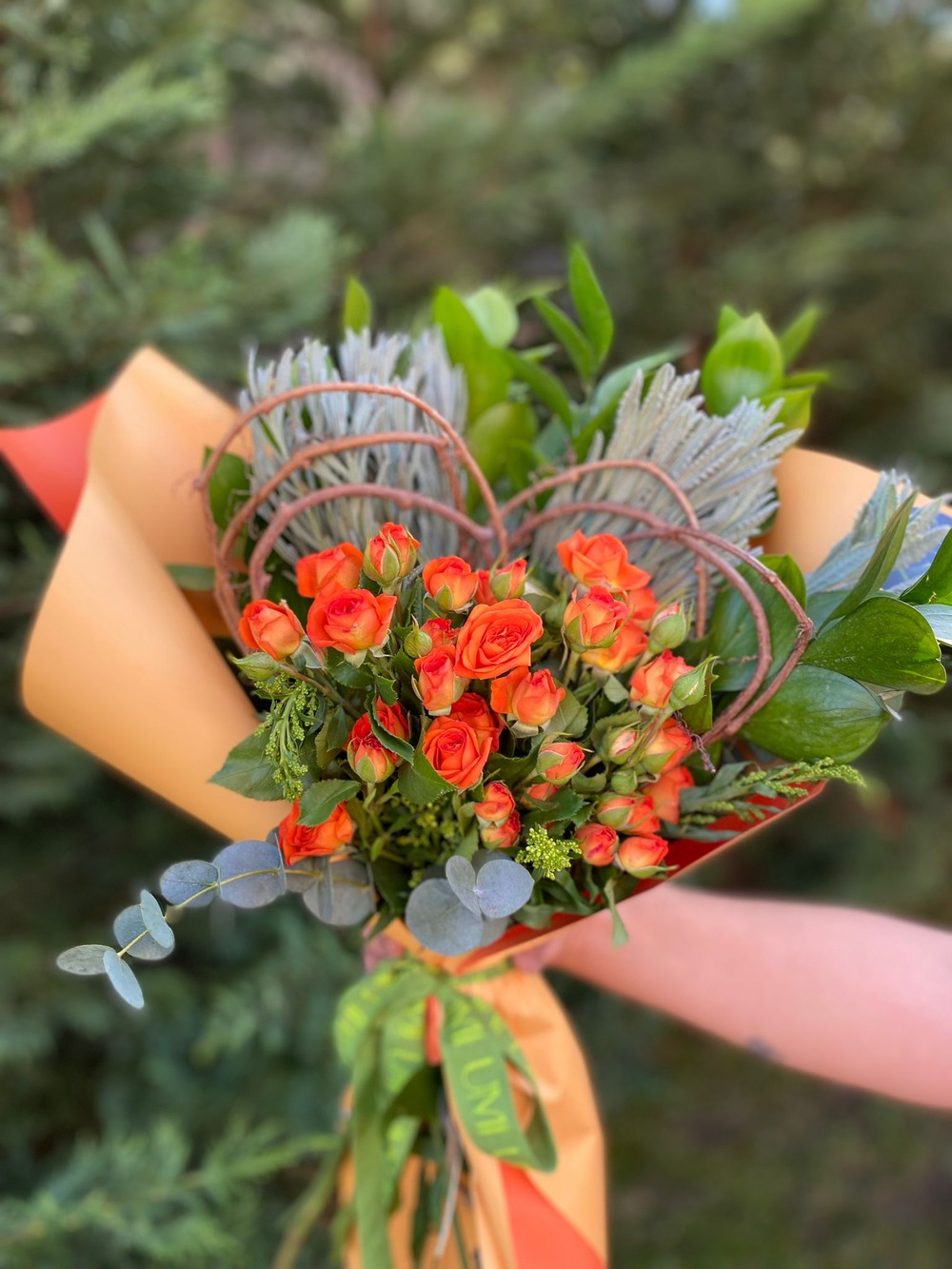 Orange Delight Kalpli Turuncu Sprey Gül Buketi