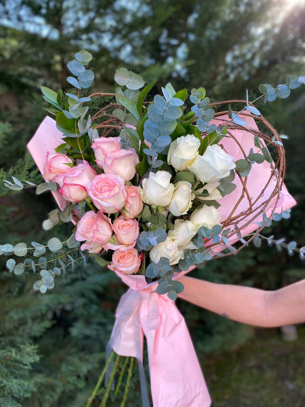 Sweet Romance Kalp Dallı 18'li Gül Buketi